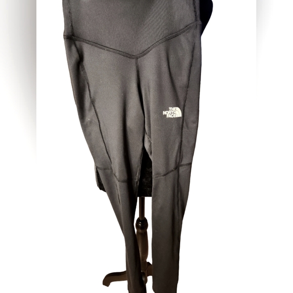 The North Face Woman's Leggings, black, size extra small. - Picture 1 of 4